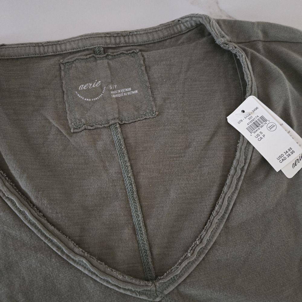 NWT Aerie Slouchy Oversized V-neck T-shirt - Picture 2 of 3